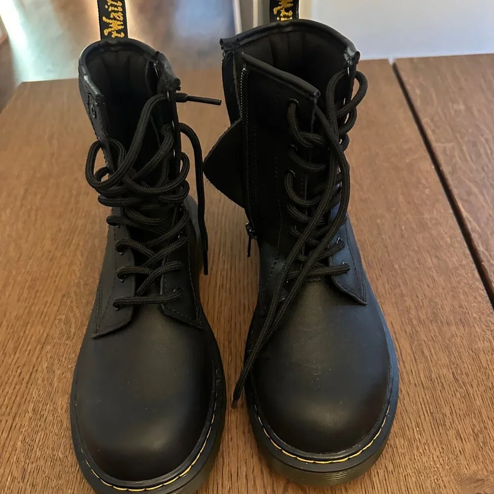 NEW Dr. Martens 1460 Boots Youth Size 5
